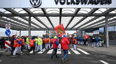 V automobilkách to vře: VW stávkuje, Stellantis je bez šéfa a další velká značka má namále