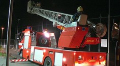 Ve stavebních buňkách uhořel člověk