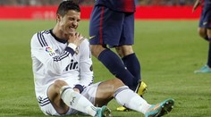 Cristiano Ronaldo zkoušel "nůžky" a poranil si rameno