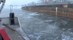 V Děčíně uvízly lodě v přístavu. Uvěznil je 15centimetrový led