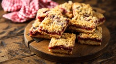 Nevíte, co se sezonním ovocem? Upečte vynikající koláč nebo buchtu. RECEPTY