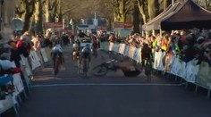 Fanoušek IDIOT! Sejmul cyklistku, chudinka má zlomenou klíční kost