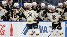 Boston vyhrál i bez Pastrňákových gólů, Faksova trefa na body nestačila