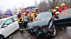 Pět nehod zaměstnalo záchranáře, jedna z nich skončila tragicky