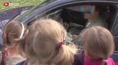 POZOR! PEDOFILNÍ ÚCHYL láká na čokoládu DĚTI DO AUTA!