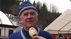 Video: Na lyžích se dá skákat i v třiasedmdesáti letech!