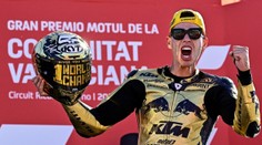 Ogura bojoval o titul, ale spadl. Mistrem světa Moto2 je Fernández