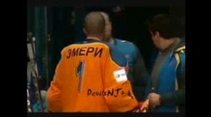 Slavný gólman zmlátil rasistického týmového doktora. VIDEO