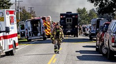 Krveprolití v USA. Útočník vjel autem do kostela, pak začal střílet