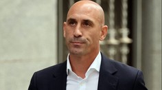Rubiales poprvé u soudu. Kvůli polibku se nesmí k hráčce přiblížit