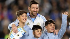 Láska k rodině i k Argentině. Záběry dojatého Messiho obletěly svět