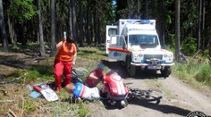 DĚSIVÁ NEHODA: Cyklista si probodl nohu vlastními řídítky! FOTO UVNITŘ