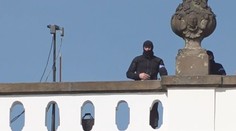 Pražský hrad hlídali během summitu EU ostřelovači a vojáci