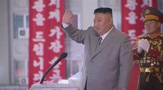 KLDR slaví výročí obří přehlídkou, Kim hrozí vypálením jaderných hlavic