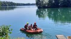 Seniorka se utopila v jezeře na Přerovsku. Na břehu našli její věci