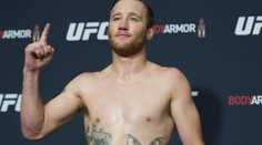 UFC zápasník Gaethje obdaroval studenty, zaplatil za ně školní dluh