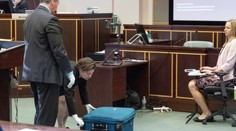 Byla to podle soudu vražda. Ženě, která zavřela přítele do kufru, hrozí doživotí
