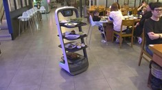 Roboti nahrazují obsluhu, budou číšníci bez práce?