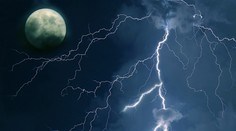 Blíží se bouřkový superúplněk. Buďte opatrní, hrozí velké nebezpečí