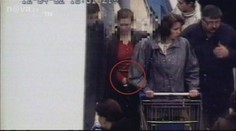 Policisté si ZAHRÁLI NA LUPIČE v obchodním centru! Šlo o preventivní akci