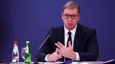 Prezident Srbska příspěvkem spustil poplach. Panují obavy, že se připravuje na válku