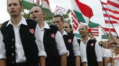 Neonacisté mašírovali Budapeští. Slavili válku, haněli Romy
