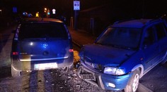 Opilý řidič zavinil nehodu. Z místa chtěl ujet a pral se s policisty