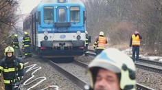 Vlak se stovkou cestujících zachvátil požár. Vznítil od elektřiny