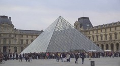 Muzeum Louvre je po loupeži stále zavřené. Selhali jsme, přiznal ministr