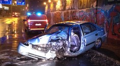 Náraz změnil Hyundai k nepoznání, řidiče museli vystříhat