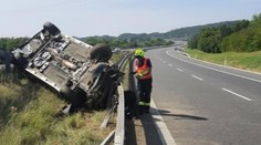 Na D35 vyletělo auto za svodidla. Dálnici bylo nutné uzavřít