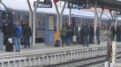 VIDEO: Spadlé dráty elektrického vedení zastavily vlaky