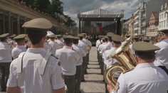 Čestná stráž a mažoretky: V Karlových Varech se poprvé konal Drill fest