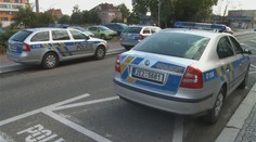 Muži plánovali ukrást balík za čtvrt milionu. Policisté je zadrželi při činu