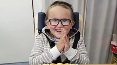 Desetiletý Adámek bojuje s vážnou nemocí. Náklady jsou pro rodinu nezvladatelné