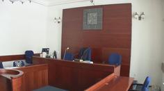 Policista měl napadnout dívky před barem: Žalobce navrhl podmínku