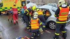 Při nehodě v Havířově se zranilo šest lidí. Jeden zůstal zaklíněný v autě