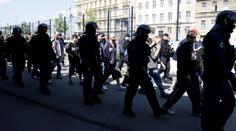 Baník zase v Praze. Policie odvedla fandy ke stadionu. Teď je doprovodí zpátky