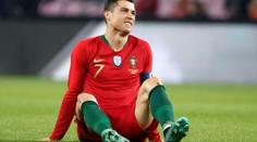 Ronaldo byl k smíchu! Vykopl drn, skácel se a chtěl penaltu. VIDEO