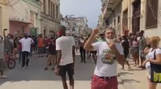 Největší demonstrace za posledních 30 let na Kubě nabývají na síle