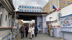Z karantény k babičkám! Češi z Wu-chanu jsou zdraví, potvrdil druhý test