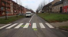 Muž v oktávce srazil holčičku (10). Zraněnou ji odvezl do školy a ujel