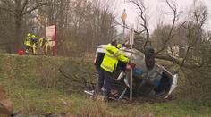 Čeští policisté bourali v Německu! Naháněli podezřelého, přerazili strom