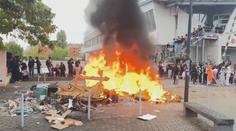 Ve Francii sílí studentské protesty. Policie hlásí stovky zraněných