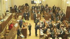 Návrat dětí do škol, pandemický zákon. Vláda řeší další vývoj v Česku