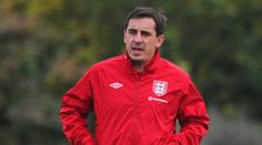 Neville se opřel do svého Manchesteru: Vyhoďte je, je to trapné!