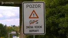 IGNORUJTE NAVIGACI, radí nová dopravní značka!