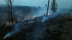Hasiči museli nosit vodu ve vacích! Hořel odlehlý kus lesa