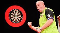 Král van Gerwen. Porazil Littlera a letos už počtvrté ovládl Premier League