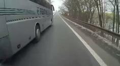 Autobusák šíleným manévrem ohrozil 36 dětí! Hrozí mu až 8 let
